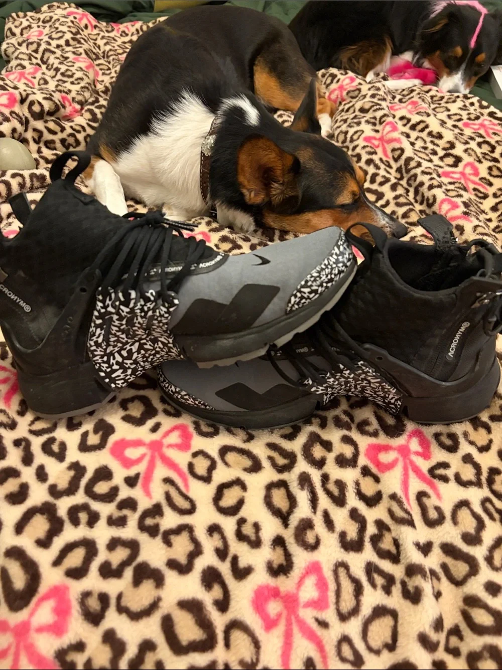 Nike Men’s Black and Gray High-Top Athletic Sneakers with Patterned Accents